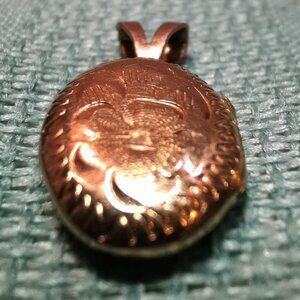 1985 14K Gold Oval Locket Pendant Diamond-Cut Floral TC Hallmark 2cm